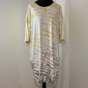 Easel Women’s Short Sleeve Yellow and‎ Gray Ombré Tee